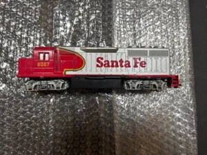 Bachmann Santa Fe Engine, Box Car, Santa Fe Caboose, Tested/Runs, (A8) - Picture 1 of 6