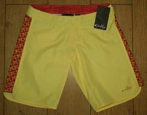 Nuevo con etiquetas Pantalones cortos para mujer Oakley Glide tabla de surf tabla de natación UK4 nuevos amarillos - Imagen 1 de 2