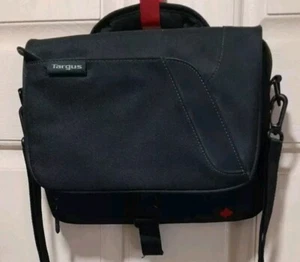 Targus Tablet Case Padded Crossbody Bag Team Canada Embroiderd NWOT - Picture 1 of 5