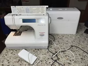 Janome Memory Craft 5700 Sewing Machine Working Tested W/ Power Cord, Pedal &Lid - Picture 1 of 12