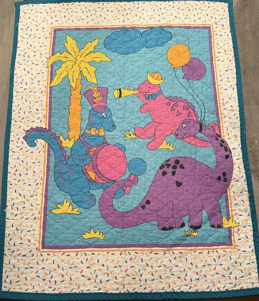 Manta Edredón Bebé Dinosaurio Vintage 44x32 Reversible Fiesta Desfile Ropa de Cama Niños Foto 1 de 4