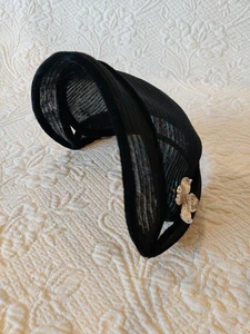 Vintage modern Miss Black Calot Juliet Hut mit Samt Paspel Borte & Blume Pin - Bild 1 von 7