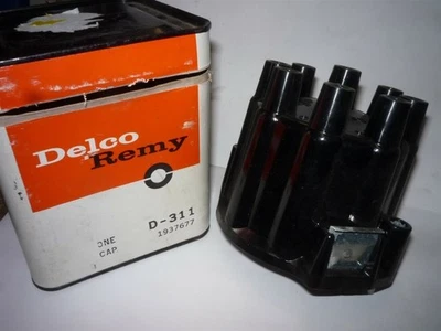1958 1959 1960 Cadillac Tri-Power Distributor Cap nos 1937677 d311 - Image 1 of 4