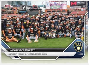 Milwaukee Brewers 3rd Straight Crown - 2025 MLB Topps ORA - Card 746 prevendita - Foto 1 di 2