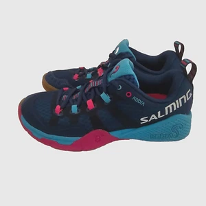 $ 175 Salming Kobra Womens Court Shoes Blue /Pink Sz 9 - Picture 1 of 11