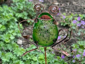 GARTEN GLAS FROSCH BLUMENTOPF PFÄHLE Terrasse Terrassendielen Umrandung Rasen (LH2646-2) - Bild 1 von 2