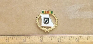 Missouri POW*MIA Vietnam Pin with Vietnam Service Ribbon & Wreath   - Picture 1 of 4