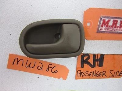 MANIJA PUERTA INTERIOR para 93-97 MAZDA 626 PASAJERO R DERECHA DELANTERA TRASERA COCHE Foto 1 de 3