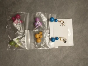 Colored cosmetic earrings - Picture 1 of 2