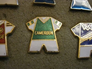 RARO ANTIGUO KIT ASOCIACIÓN FÚTBOL CAMERÚN (100) ESMALTE PIN INSIGNIA - Imagen 1 de 1