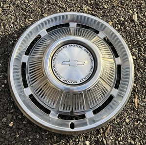 Vintage 1969 69 Chevrolet Chevy Impala 15" Wheel Covers Hubcaps USED 3952 - Picture 1 of 6