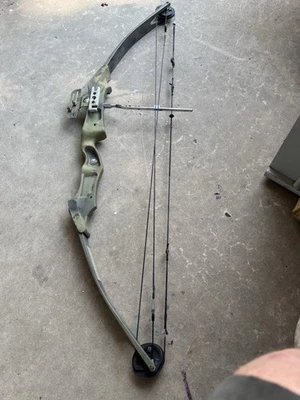 Vintage Bear Whitetail II Compound Bow 30" Draw Length, 60# Draw, 38" String - Image 1 of 4
