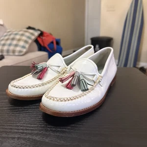 Bass Weejuns Damen-Halbschuhe mit Quaste 8,5 M weiß Lackleder adrett pastellfarben - Bild 1 von 7
