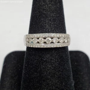 18K White Gold size 7 Ring W/ Diamonds - Picture 1 of 8