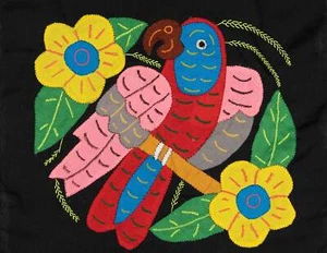 Pappagallo rosso blu e rosa con fiore Molita - Foto 1 di 10