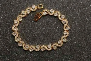 8Ct Round Cut Simulated DiamondGorgeous Tennis Bracelet 14k Yellow Gold Plated - Picture 1 of 10