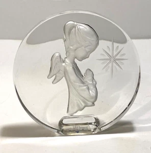 1977 DANBURY MINT CRYSTAL PRAYING ANGEL PAPERWEIGHT ~ BUILT IN STAND - Picture 1 of 7
