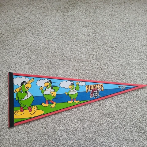 Nice 2004 Wincraft Pittsburgh Pirates Pirate Parrot 30" Pennant. Rare Cover