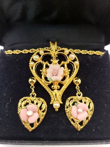 AVON The Blushing Porcelain Rose Heart Necklace & Earrings Set - Picture 1 of 6