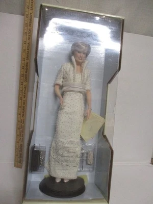 Muñeca retrato de porcelana de princesa Diana Franklin como nueva en caja con tiara  Foto 1 de 4
