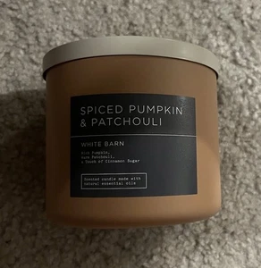New BATH AND & BODY WORKS White Barn 3 Wick Candle - Spiced Pumpkin & Patchouli - Picture 1 of 1