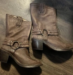 Stivali moto FRYE 77372 Carmen Harness donna taglia 5,5 M pelle marrone - Foto 1 di 8