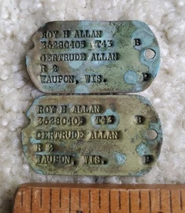 Vintage WWII Notched Next of Kin Dog Tags Pair Waupon Wisconsin - Picture 1 of 2
