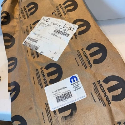 Junta de cubierta de válvula Mopar 53020758AC Foto 1 de 3