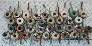 Lote de 35 aisladores cerámicos estilo donut marrón tornillo de retardo vintage con pintura - Imagen 1 de 3