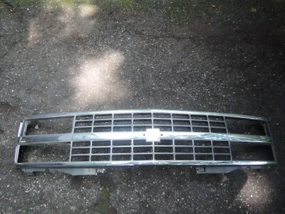 Rejilla de repuesto usada Chevrolet C 1500 K 1500 de 1999 Silverado 1500 Foto 1 de 4