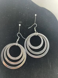Woman Silvertone 3 Hoop Pierced Dangle Earrings Modern Stylish Cute! - Picture 1 of 9