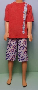 KEN anni 90 PANTALONCINO GRIGIO STAMPA MULTICOLORE E CAMICIA ROSSA pattlancaste-5 - Foto 1 di 1