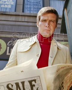 SIX MILLION DOLLAR MAN 8X10 Photo 02-29 LEE MAJORS as Steve Austin - Picture 1 of 4
