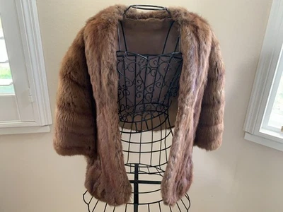 Envoltura de visón suave marrón vintage, cuello, bolsillos Foto 1 de 4