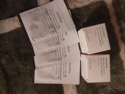 Paquete de cuidado de la piel Innisfree tamaño de muestra Foto 1 de 3