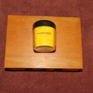 MAC Yellow Matte Pigment Eyeshadow Original OJ Jar Pro Store DISC! RAR! - Bild 1 von 3