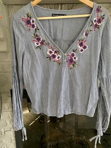 ABERCROMBIE FITCH WOMENS LONG SLEEVE TOP SIZE MEDIUM EMBROIDERED - Picture 1 of 3