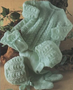 Vintage Strickmuster für Lacey Baby Set in 4-fädigem Garn 16/20 Zoll Brustumfang (53) - Bild 1 von 3