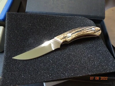 BOKER COWBOY CROSSDRAW 6 3/8" O.A. 440C HOJA UPSWEPT CIERVO MANGO ESPIGA COMPLETA LEA  Foto 1 de 4