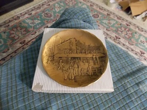 "Placa de bronce forjado forjado a mano de colección WENDELL AUGUST AUGUST GRANERO CRIANZA 4 3/8" ¡EN MUY BUEN ESTADO! - Imagen 1 de 4