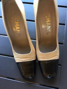 Vintage Chanel Beige & Black Leather Cap Toe Pumps SZ 35 - Picture 1 of 10