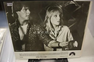 Jay Baker & Deborah Foreman in "Aprilscherz", 1986 (8",5x11") - Bild 1 von 2