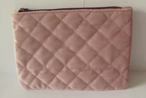 Bolso de maquillaje glamoroso Ipsy febrero 2020 rosa malva terciopelo acolchado con sombra de ojos bálsamo - Imagen 1 de 4