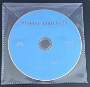 NEW SUNSET BOULEVARD (1950) - Blu-ray disc only in clear plastic sleeve no case - Foto 1 di 1