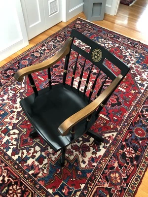 Silla de brazo "Rock-n-Roll giratoria" insignia serigrafía de la Universidad de Harvard Foto 1 de 4