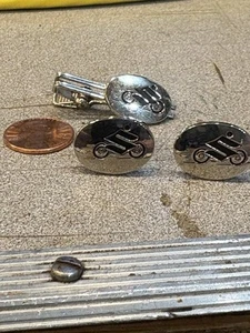 Suzuki Cuff Links & Matching Tie Tac. Vintage. Going Old School or for Display  - Bild 1 von 5