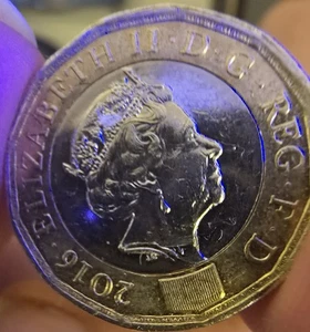 2016 UK £1 Coin with Rare Minting Error Collectible - Picture 1 of 2