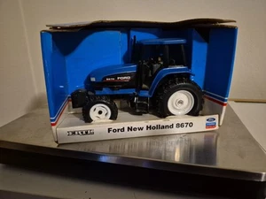 1/32 Ertl Ford New Holland 8670 Diecast Tractor New In Box - Picture 1 of 5