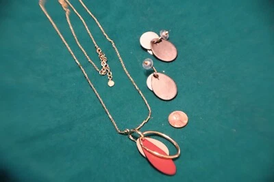 Collar colgante de cuero con cadena tono dorado Stella & Dot y pendientes a juego 26" Foto 1 de 4