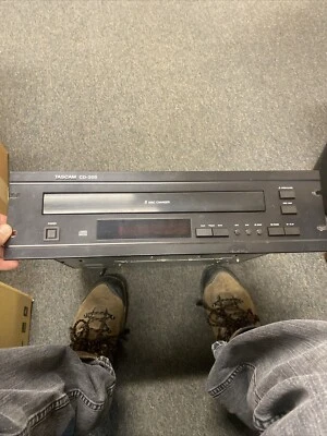 Tascam CD-305 Vintage 5 Disc Compact Disk Changer 16-bit Linear 120 VAC 60Hz - Image 1 of 2